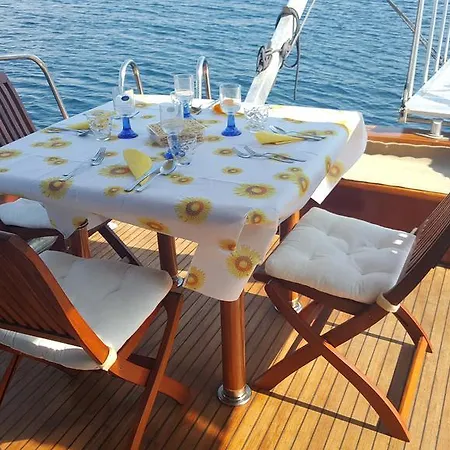 Botel Sweet Dream Willkommen Im Paradies